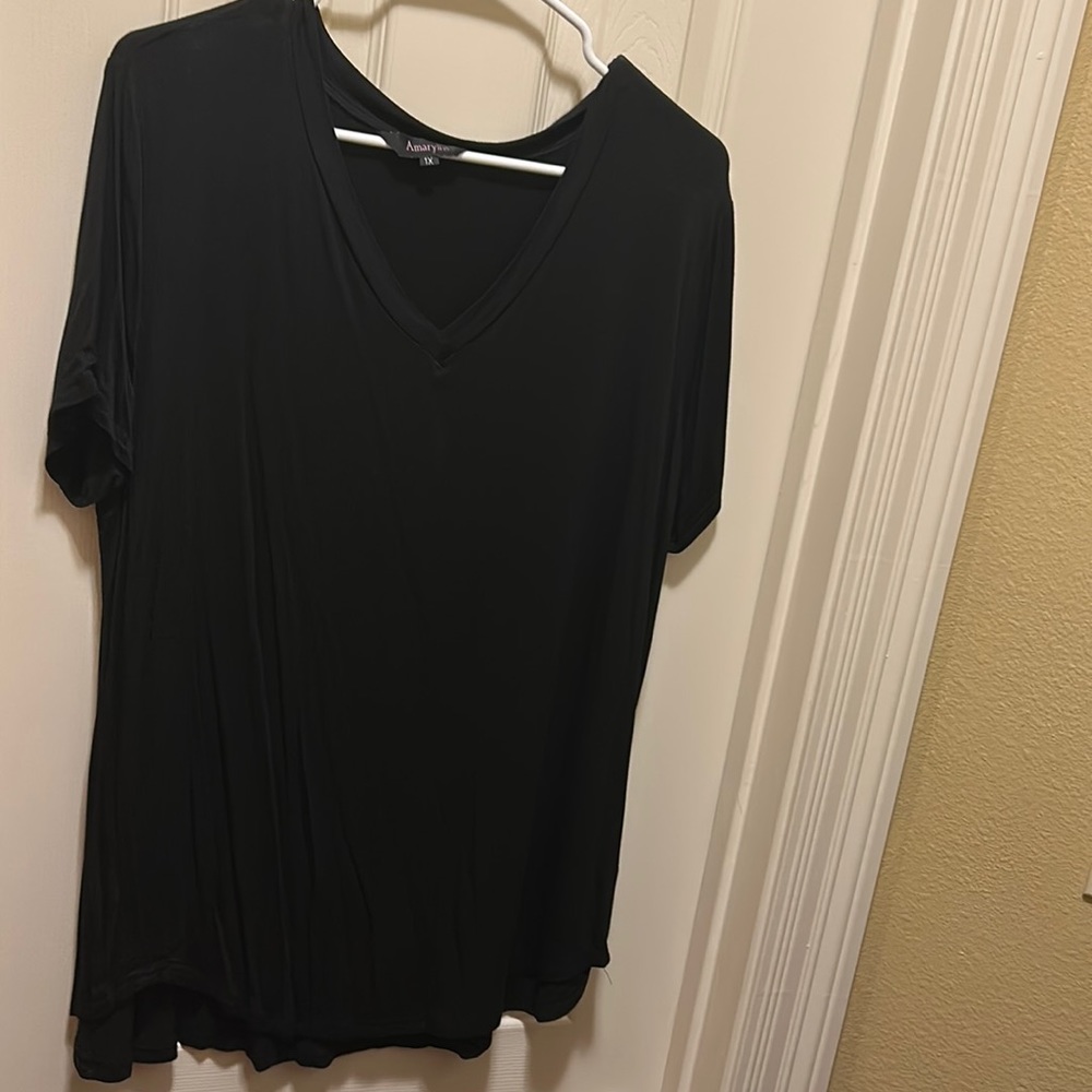 Black tee